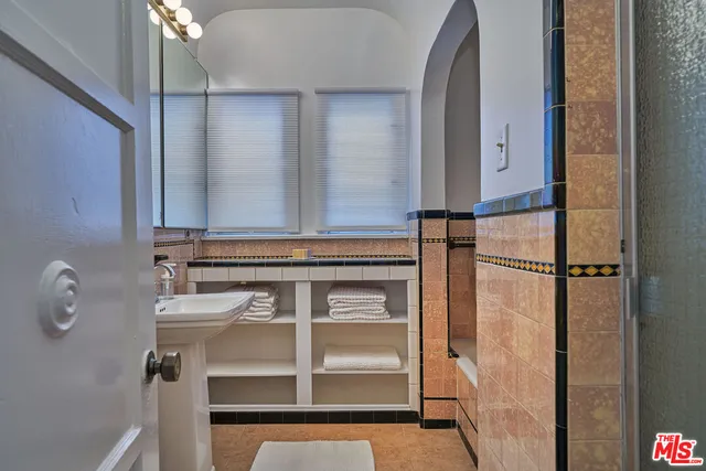 $4,750 | 1235 Hi Point Street, Los Angeles, CA 90035