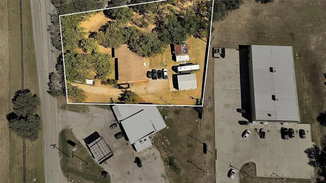$325,000 | 5980 Retta Mansfield Road, Burleson, TX 76028