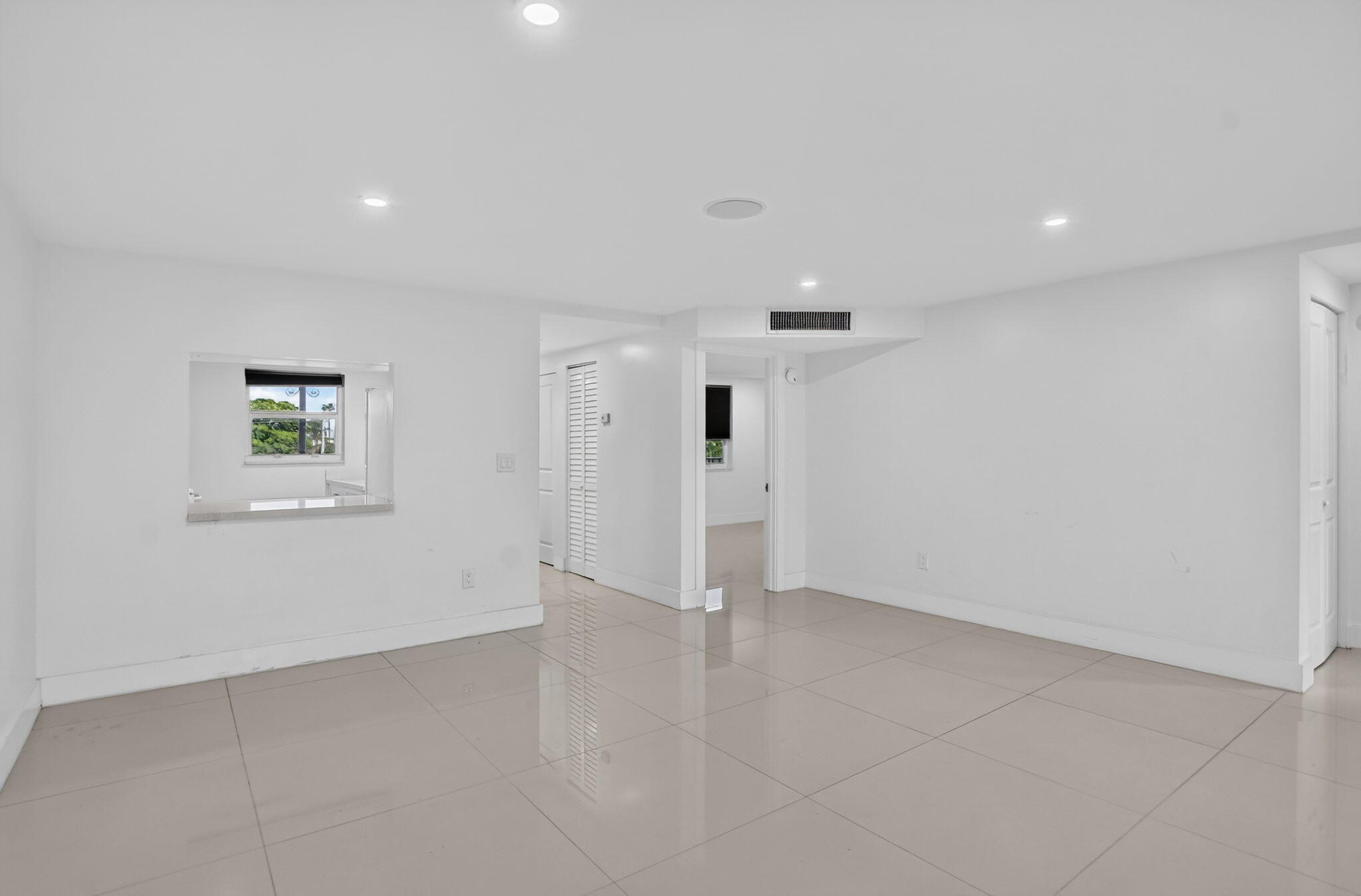 10110 Boca Entrada Boulevard, Unit 305 Boca Raton, FL 33428 - Photo 6 of 33 9-web-or-mls-DSC_2264