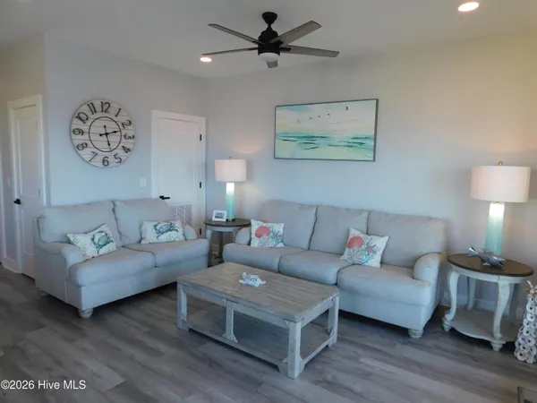 $2,500 | 142 South Ferry Dock Road, Unit B, Harkers Island, NC 28531