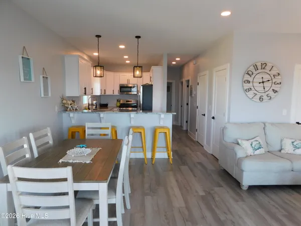 $2,500 | 142 South Ferry Dock Road, Unit B, Harkers Island, NC 28531