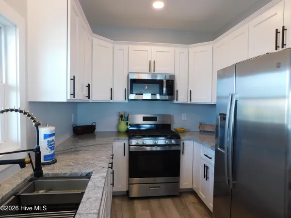 $2,500 | 142 South Ferry Dock Road, Unit B, Harkers Island, NC 28531