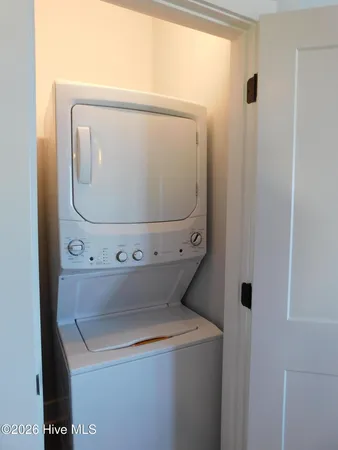 $2,500 | 142 South Ferry Dock Road, Unit B, Harkers Island, NC 28531