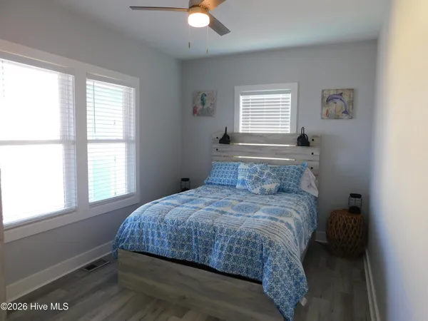 $2,500 | 142 South Ferry Dock Road, Unit B, Harkers Island, NC 28531