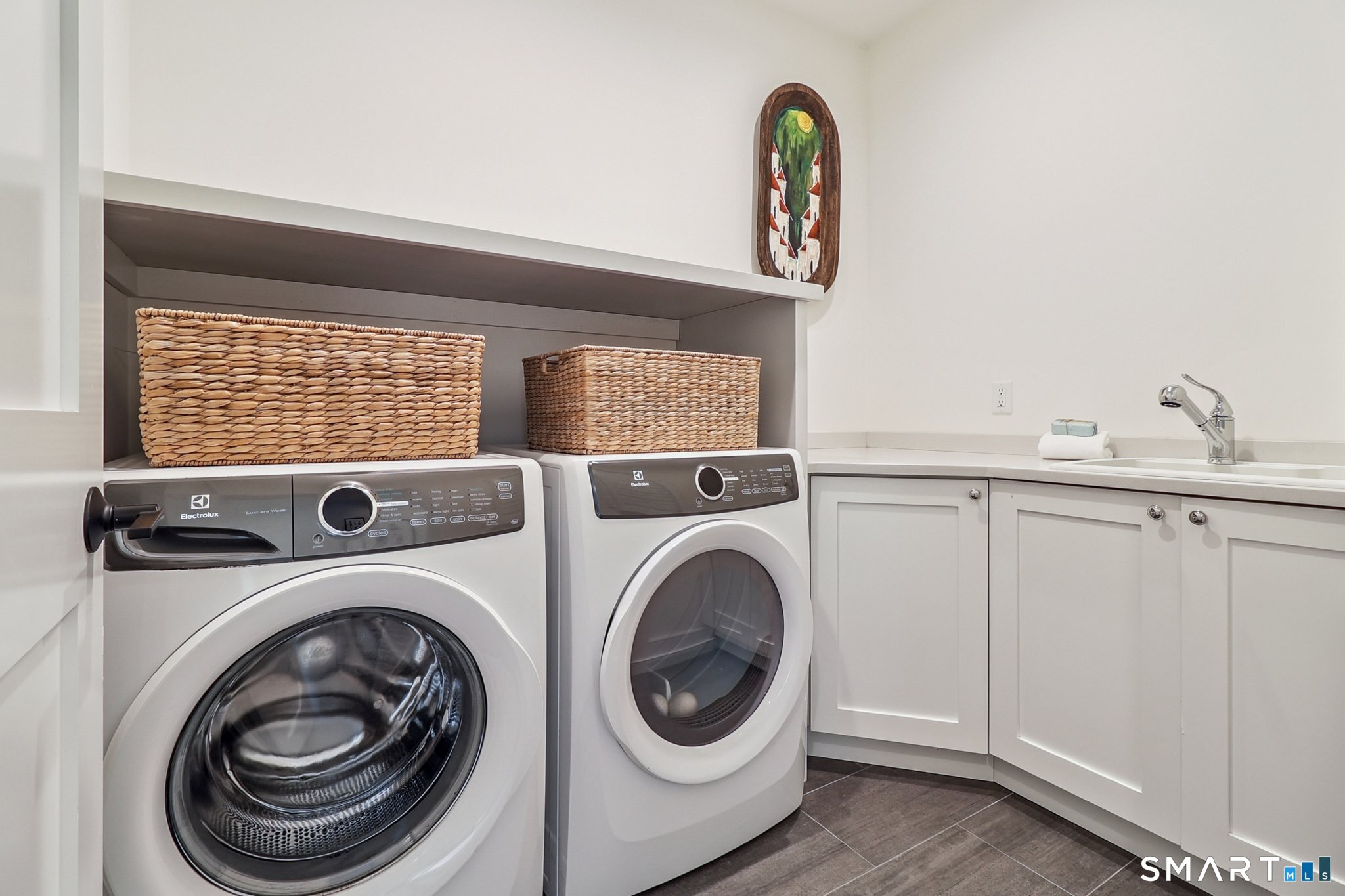 485 Westway Road, Unit 485 Fairfield, CT 06890 - Photo 22 of 39 a utility room with dryer and washer