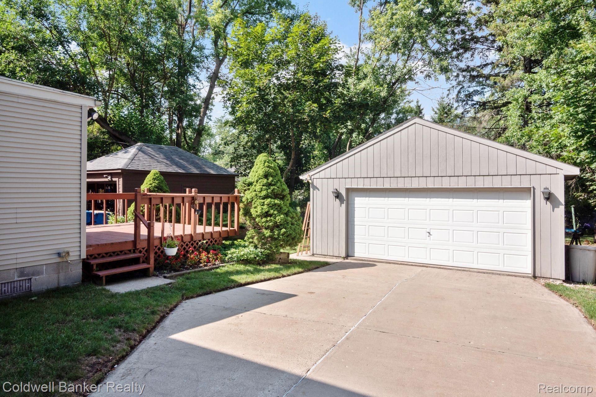166 Dover Road Waterford, MI 48328 - Photo 18 of 18 16.jpg