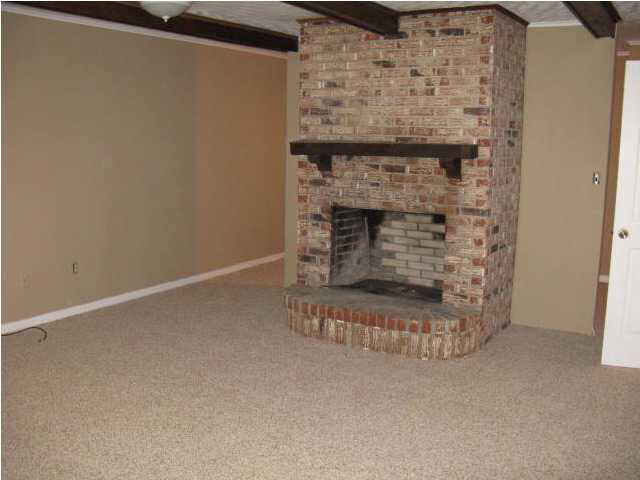 3737 Rainey Road Jackson, MS 39212 - Photo 3 of 13 Living Room with fireplace.