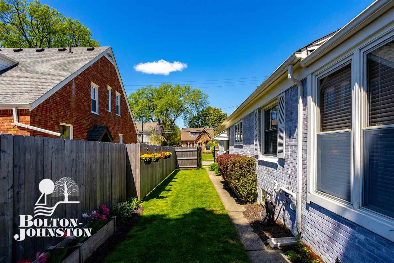 295 Ridgemont Road Grosse Pointe, MI 48236 - Photo 37 of 39 50076363-36.JPG
