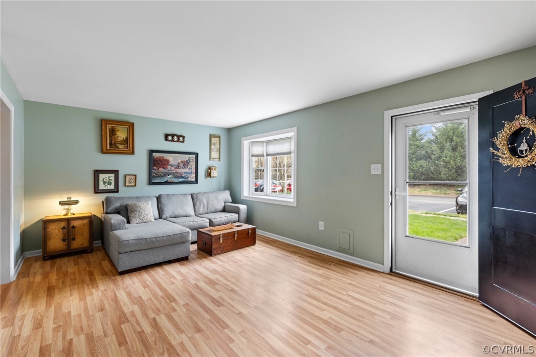 1413 Ransco Road North Chesterfield, VA 23235 - Photo 5 of 24 a living room with furniture and a wooden floor