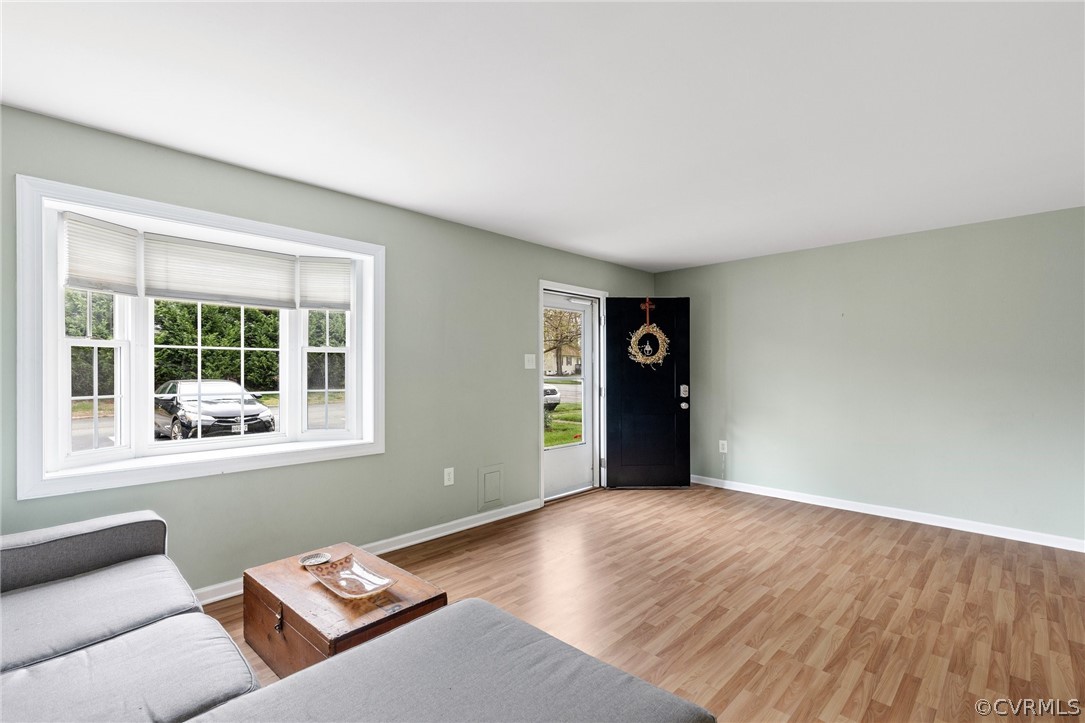 1413 Ransco Road North Chesterfield, VA 23235 - Photo 6 of 24 a living room with furniture and window