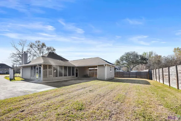$2,250 | 18596 White Oak Drive, Prairieville, LA 70769