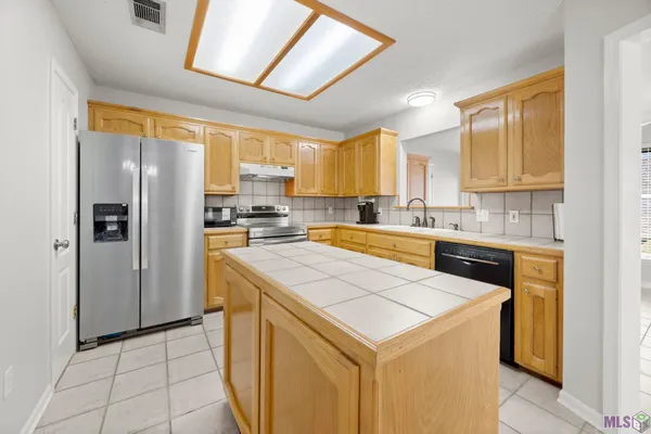 $2,250 | 18596 White Oak Drive, Prairieville, LA 70769