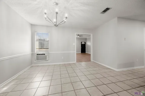 $2,250 | 18596 White Oak Drive, Prairieville, LA 70769