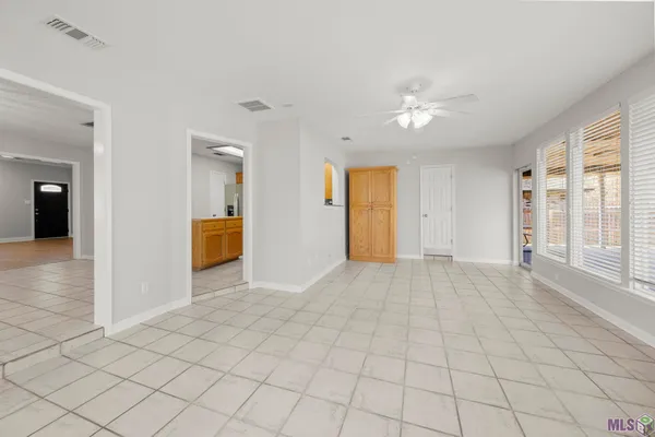 $2,250 | 18596 White Oak Drive, Prairieville, LA 70769