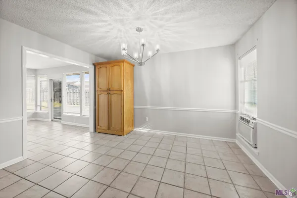 $2,250 | 18596 White Oak Drive, Prairieville, LA 70769