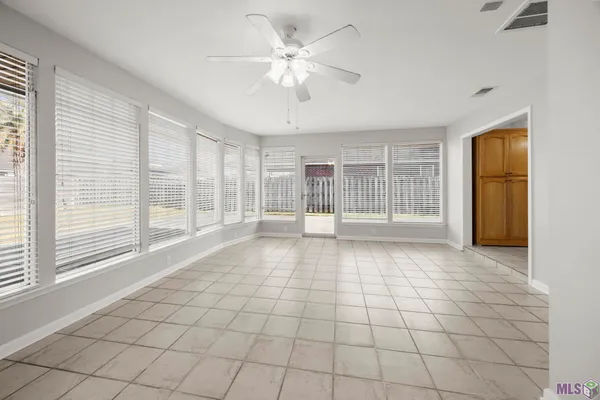 $2,250 | 18596 White Oak Drive, Prairieville, LA 70769