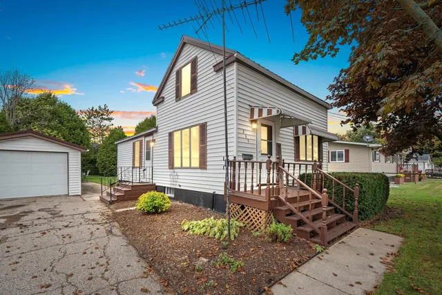 $206,900 | 285 Division Street, Algoma, WI 54201