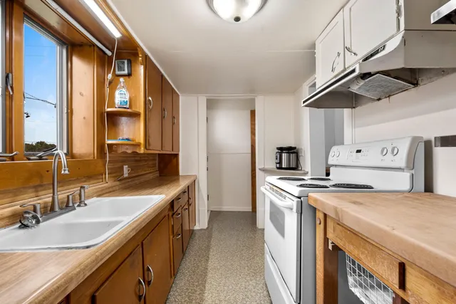 $206,900 | 285 Division Street, Algoma, WI 54201