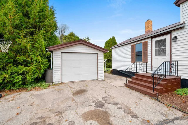 $206,900 | 285 Division Street, Algoma, WI 54201