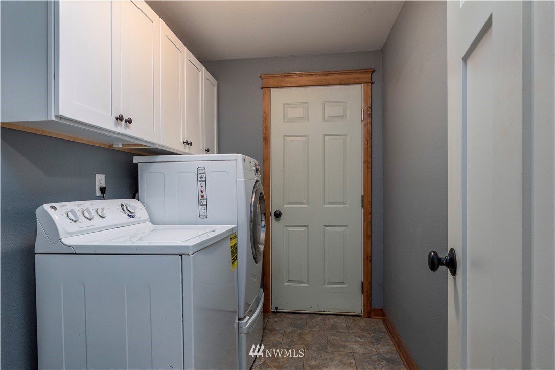 6519 190th Trail Southwest Rochester, WA 98579 - Photo 28 of 40 a utility room with dryer and washer