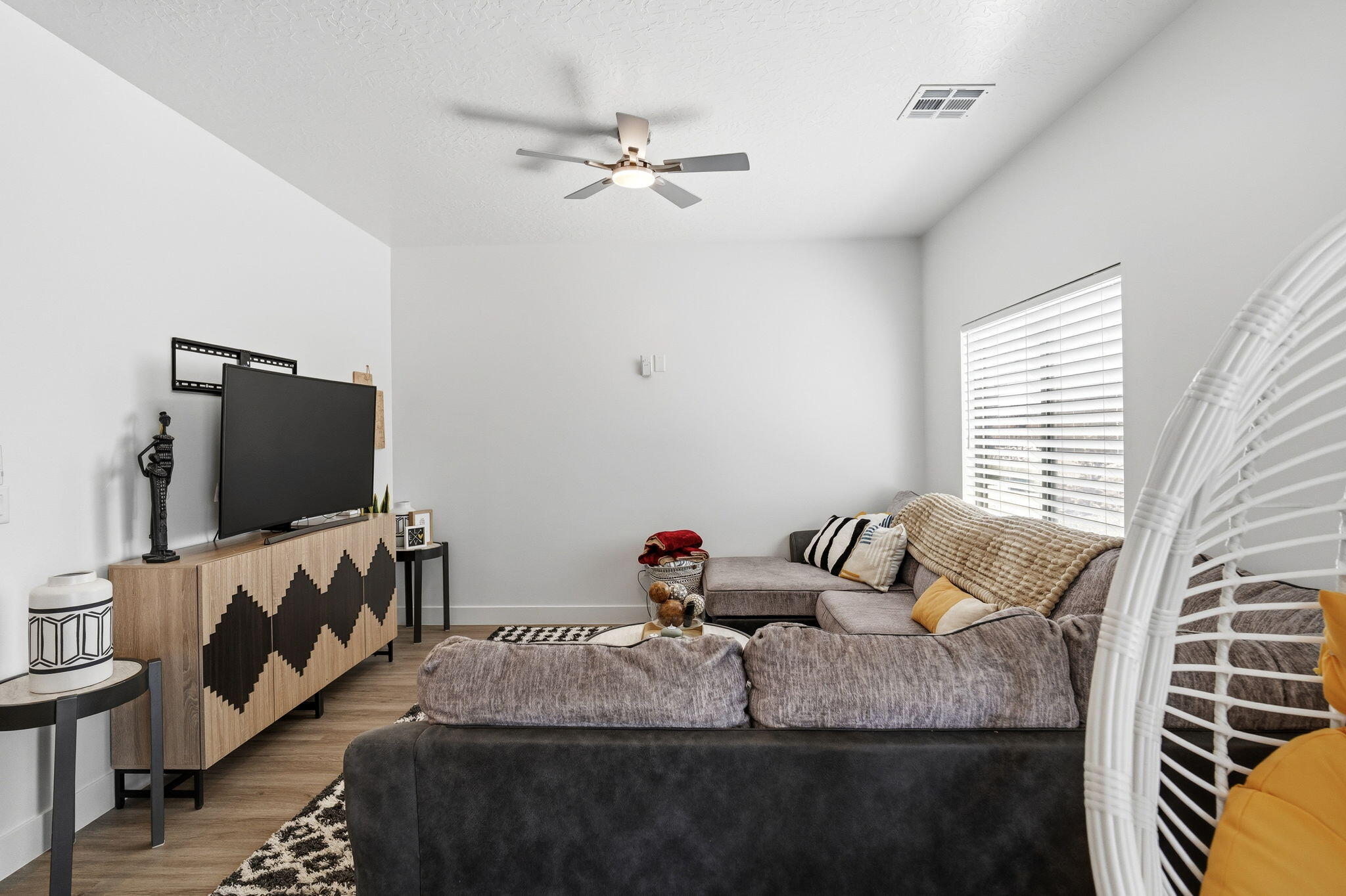 5646 South Aaron Lane St. George, UT 84790 - Photo 6 of 31 18-web-or-mls-DSC05069