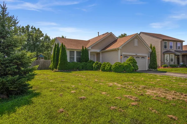 $2,850 | 776 Chesterfield Lane, North Aurora, IL 60542