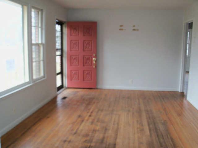 802 East Campbell Road Madison, TN 37115 - Photo 2 of 11 Entry to Living Room