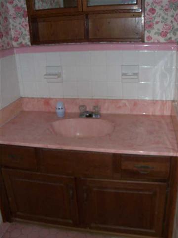 802 East Campbell Road Madison, TN 37115 - Photo 6 of 11 Main Floor Bathroom