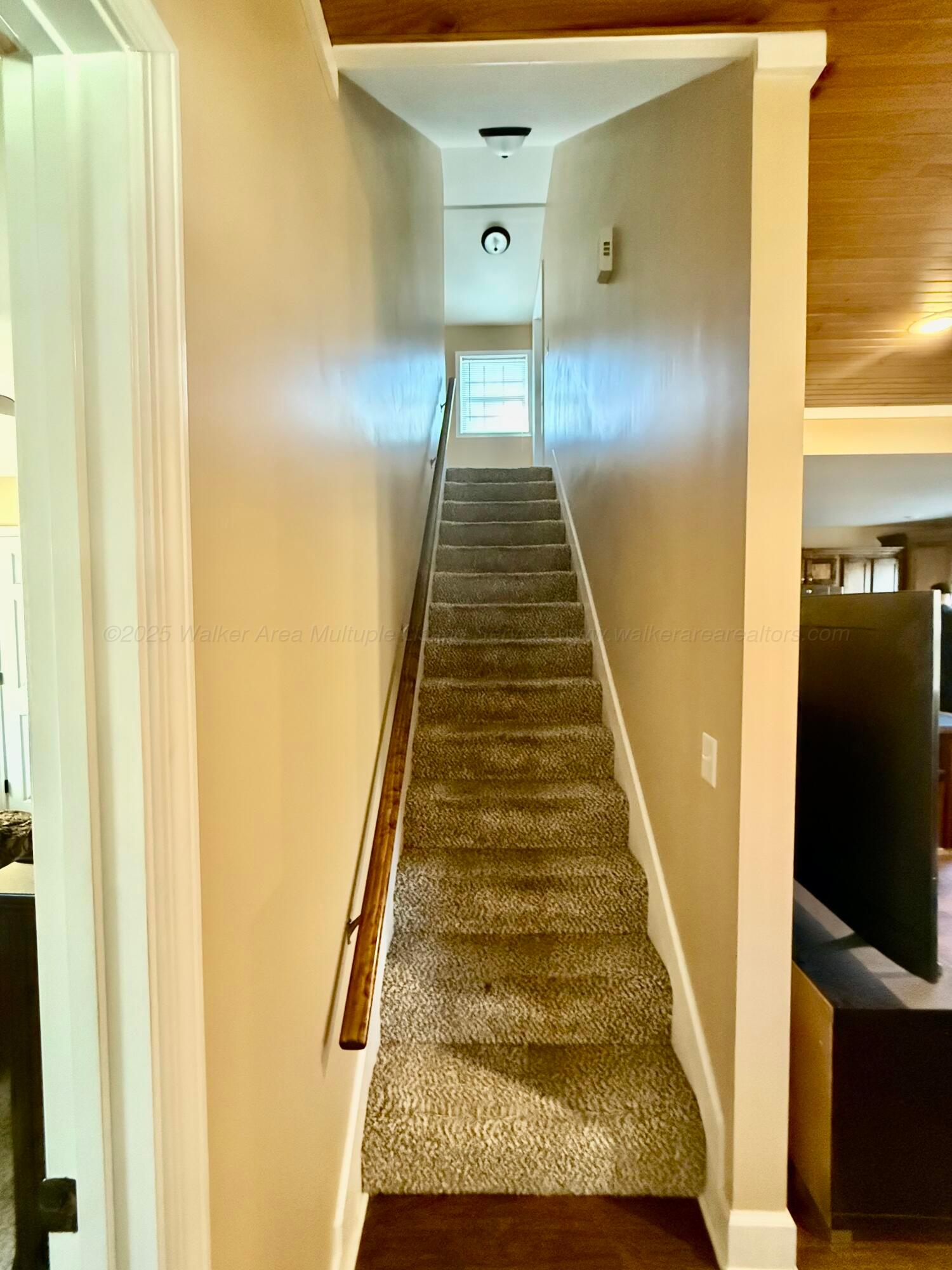 181 Foothill Road Winfield, AL 35594 - Photo 16 of 26 Stair view