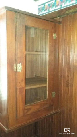 556 Williams Street Mobile, AL 36606 - Photo 17 of 22 There are 2 original upper cabinets framing the double window.