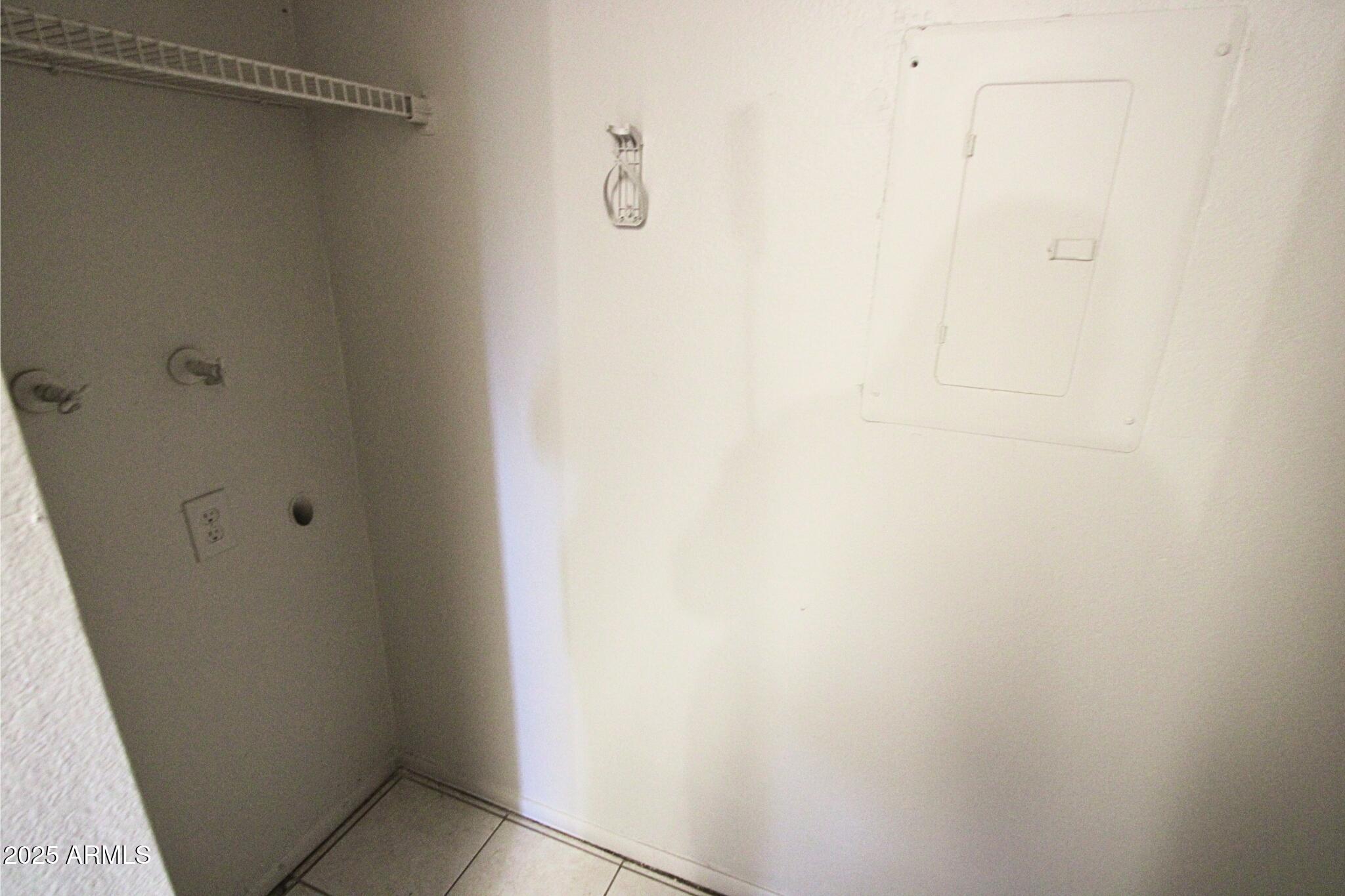 410 East 9th Avenue, Unit 1 Mesa, AZ 85204 - Photo 8 of 17 a view of bathroom