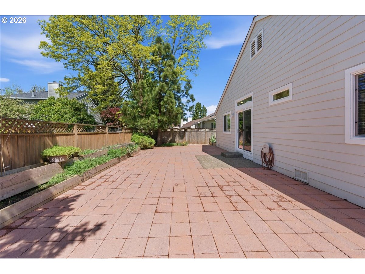 465 Southwest Sutherland Way Beaverton, OR 97006 - Photo 28 of 30 Garden
