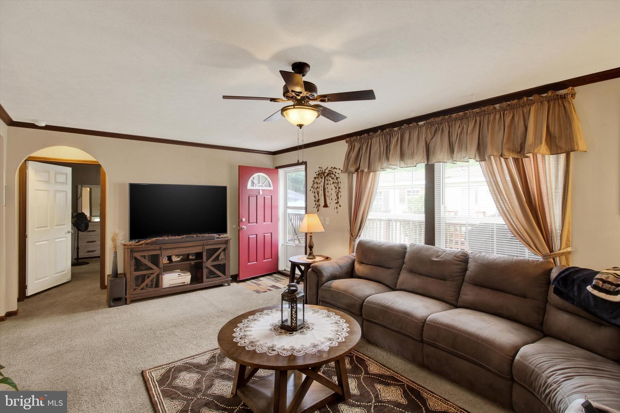 3450 Mountain Road Hamburg, PA 19526 - Photo 14 of 28 Living room