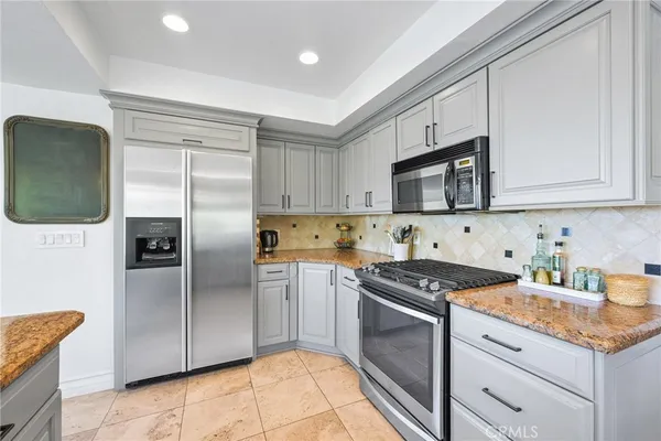 $14,995 | 875 Coast View Drive, Laguna Beach, CA 92651