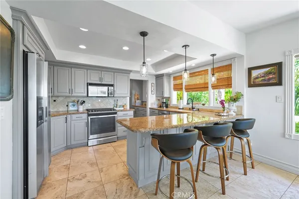 $14,995 | 875 Coast View Drive, Laguna Beach, CA 92651