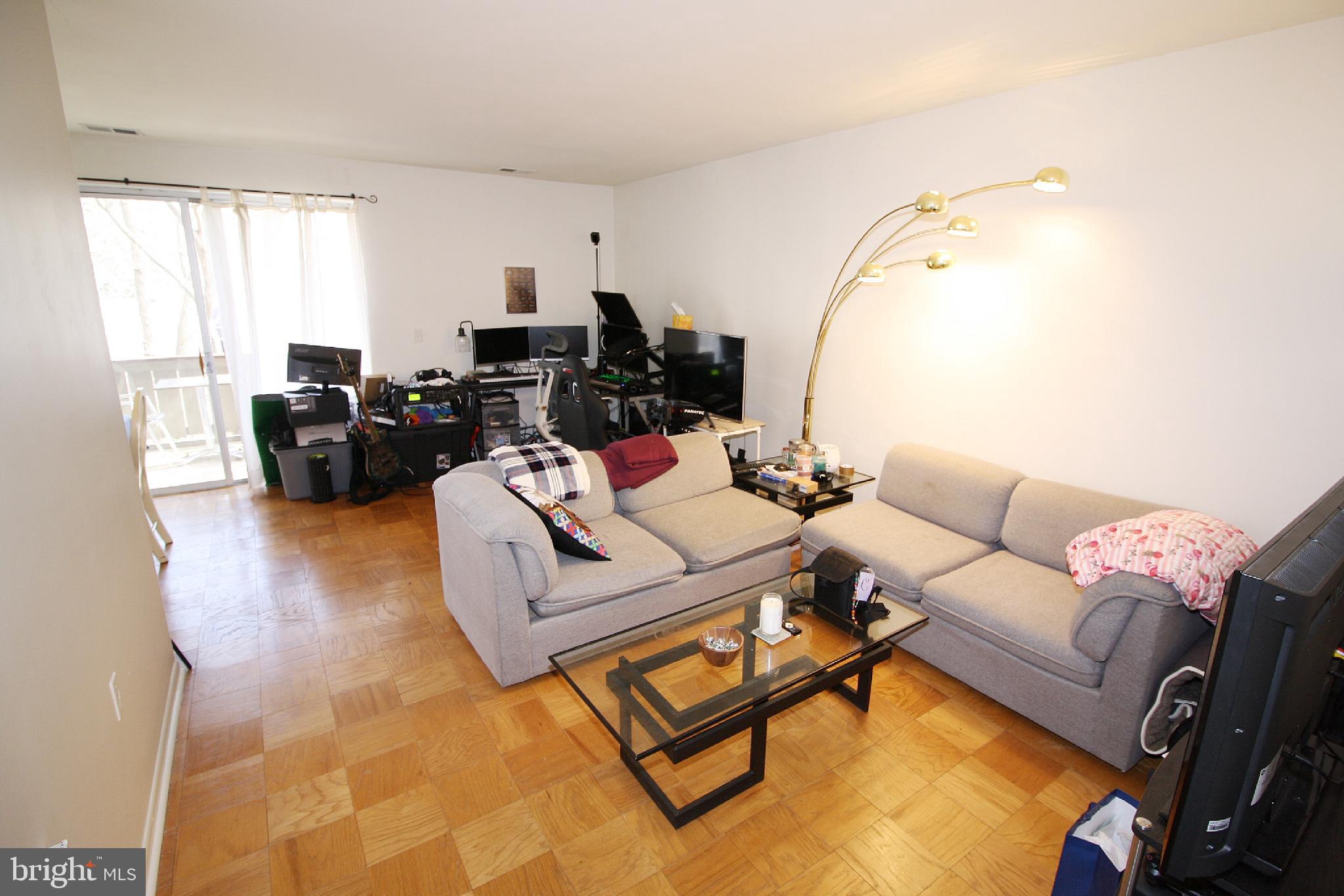 115 Cross Keys Road, Unit R115D Baltimore, MD 21210 - Photo 5 of 29 Living Room