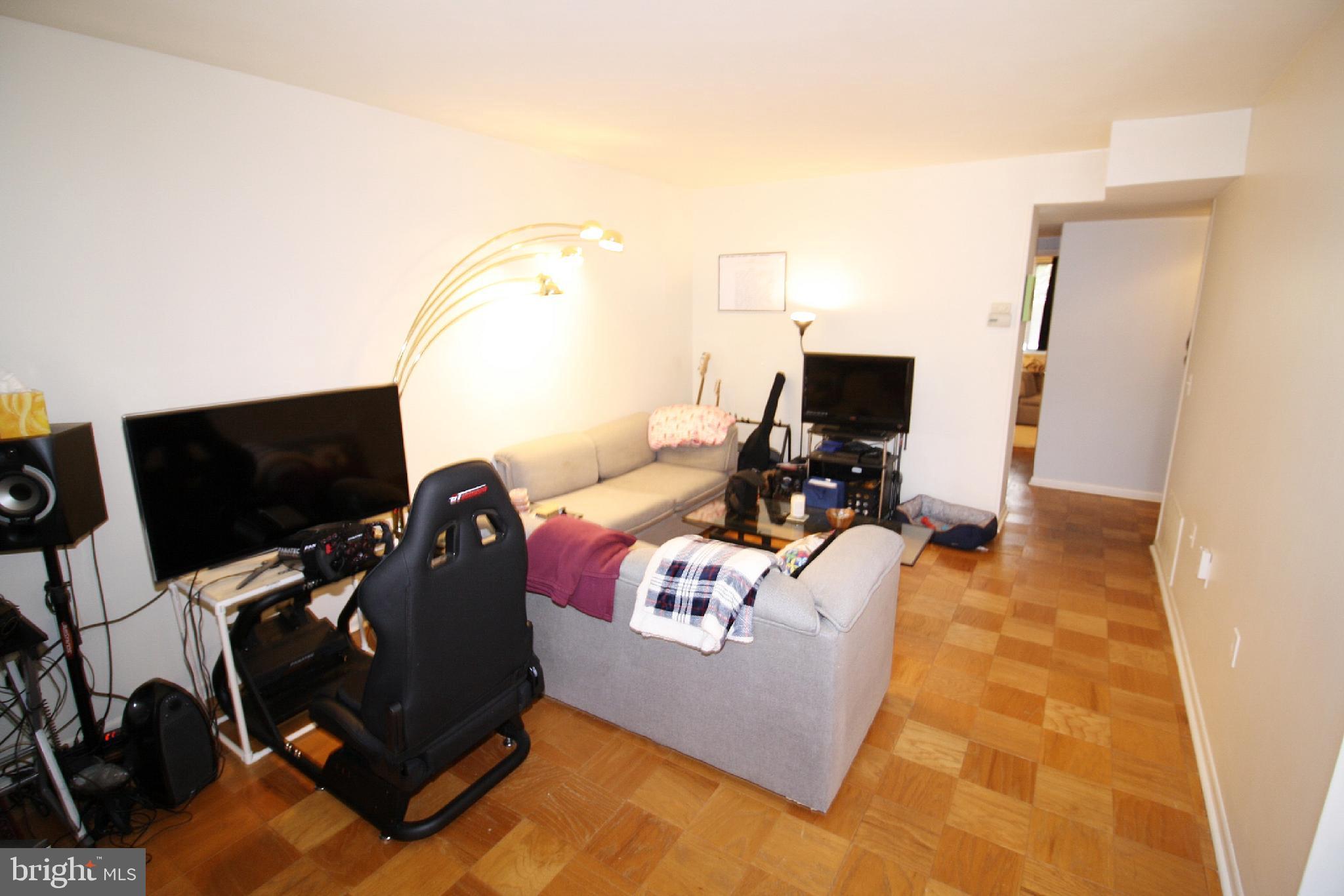 115 Cross Keys Road, Unit R115D Baltimore, MD 21210 - Photo 6 of 29 Living Room