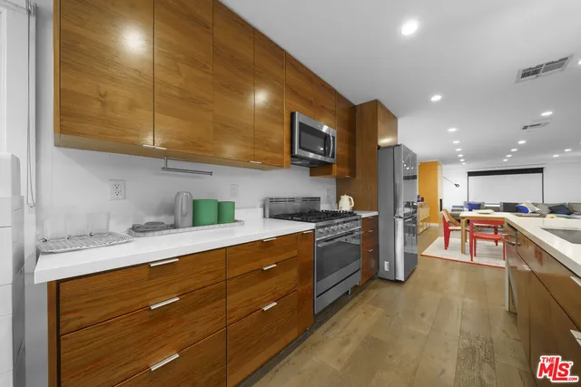 $10,000 | 848 North Las Palmas Avenue, Los Angeles, CA 90038