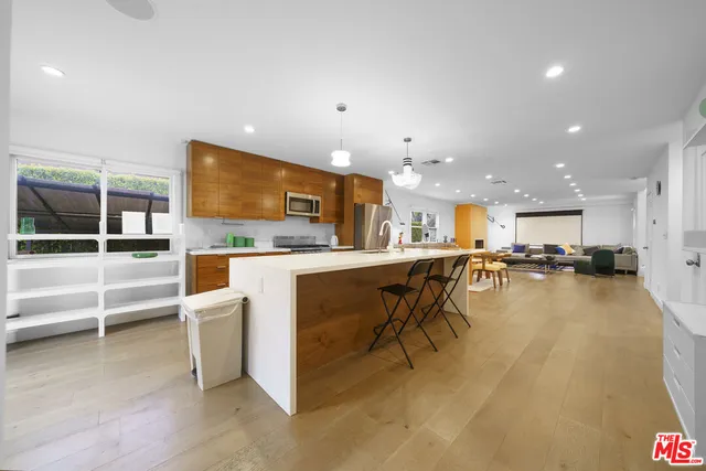 $10,000 | 848 North Las Palmas Avenue, Los Angeles, CA 90038