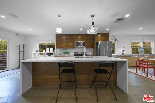 $10,000 | 848 North Las Palmas Avenue, Los Angeles, CA 90038