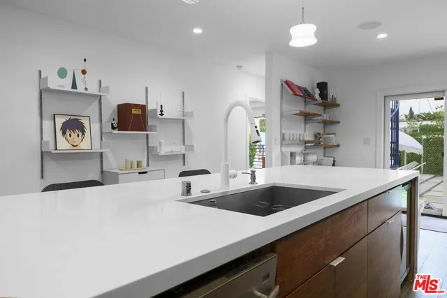 $10,000 | 848 North Las Palmas Avenue, Los Angeles, CA 90038