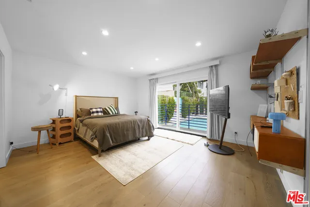 $10,000 | 848 North Las Palmas Avenue, Los Angeles, CA 90038