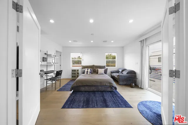 $10,000 | 848 North Las Palmas Avenue, Los Angeles, CA 90038