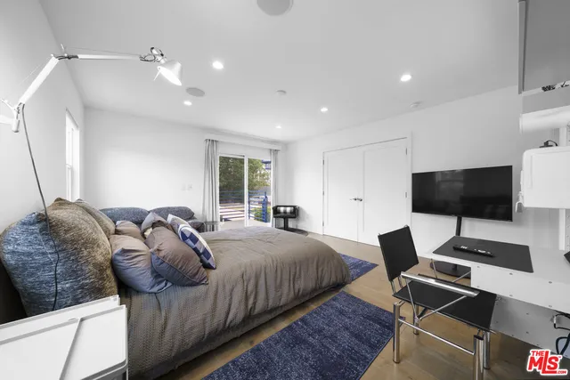 $10,000 | 848 North Las Palmas Avenue, Los Angeles, CA 90038