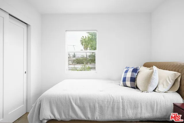 $10,000 | 848 North Las Palmas Avenue, Los Angeles, CA 90038