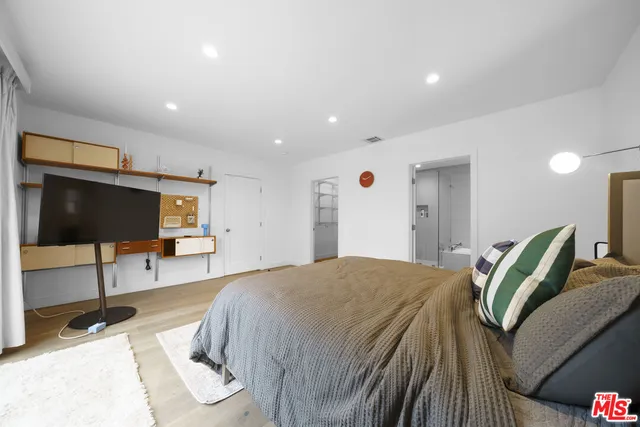 $10,000 | 848 North Las Palmas Avenue, Los Angeles, CA 90038