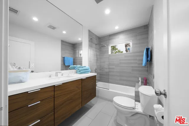 $10,000 | 848 North Las Palmas Avenue, Los Angeles, CA 90038