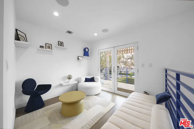 $10,000 | 848 North Las Palmas Avenue, Los Angeles, CA 90038