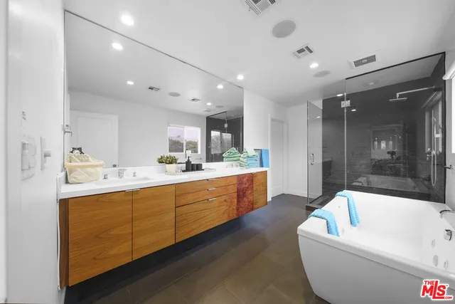 $10,000 | 848 North Las Palmas Avenue, Los Angeles, CA 90038