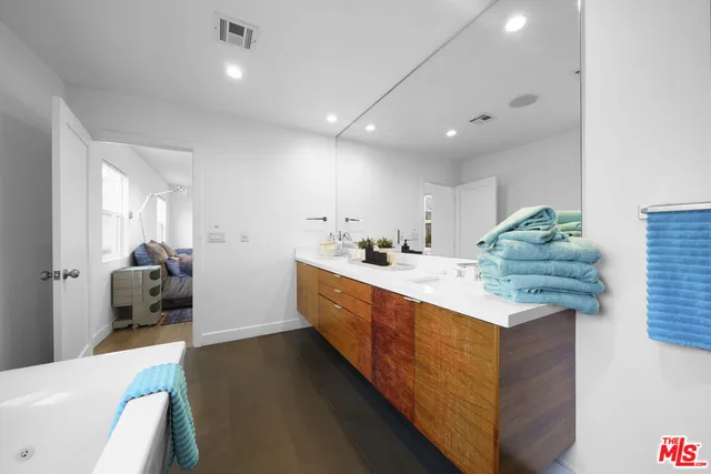 $10,000 | 848 North Las Palmas Avenue, Los Angeles, CA 90038